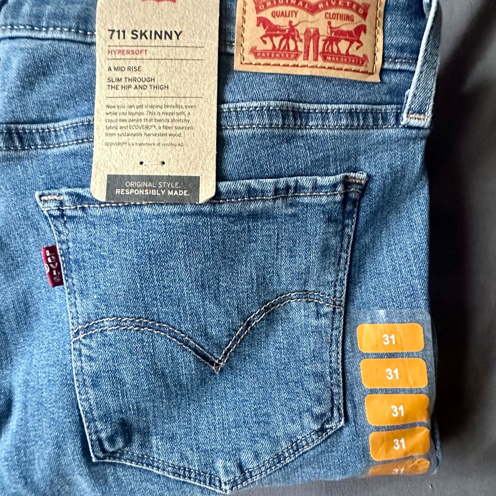 BRAND NEW NEVER WORN Levi’s 711 Skinny Jeans Waist 31 Length 30
